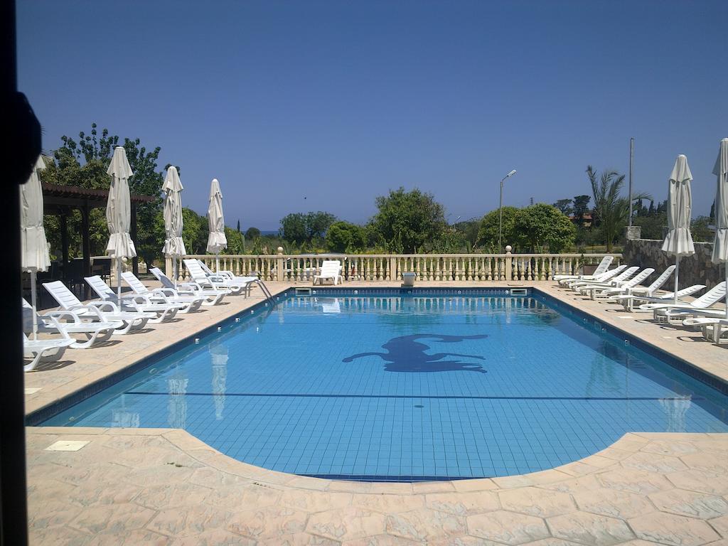 Club Alda Hotel Lapithos  Eksteriør billede